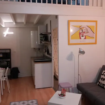 A Deux Pas Du Chateau - *