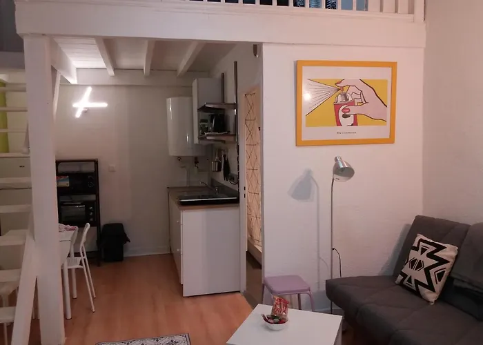 A Deux Pas Du Chateau - *